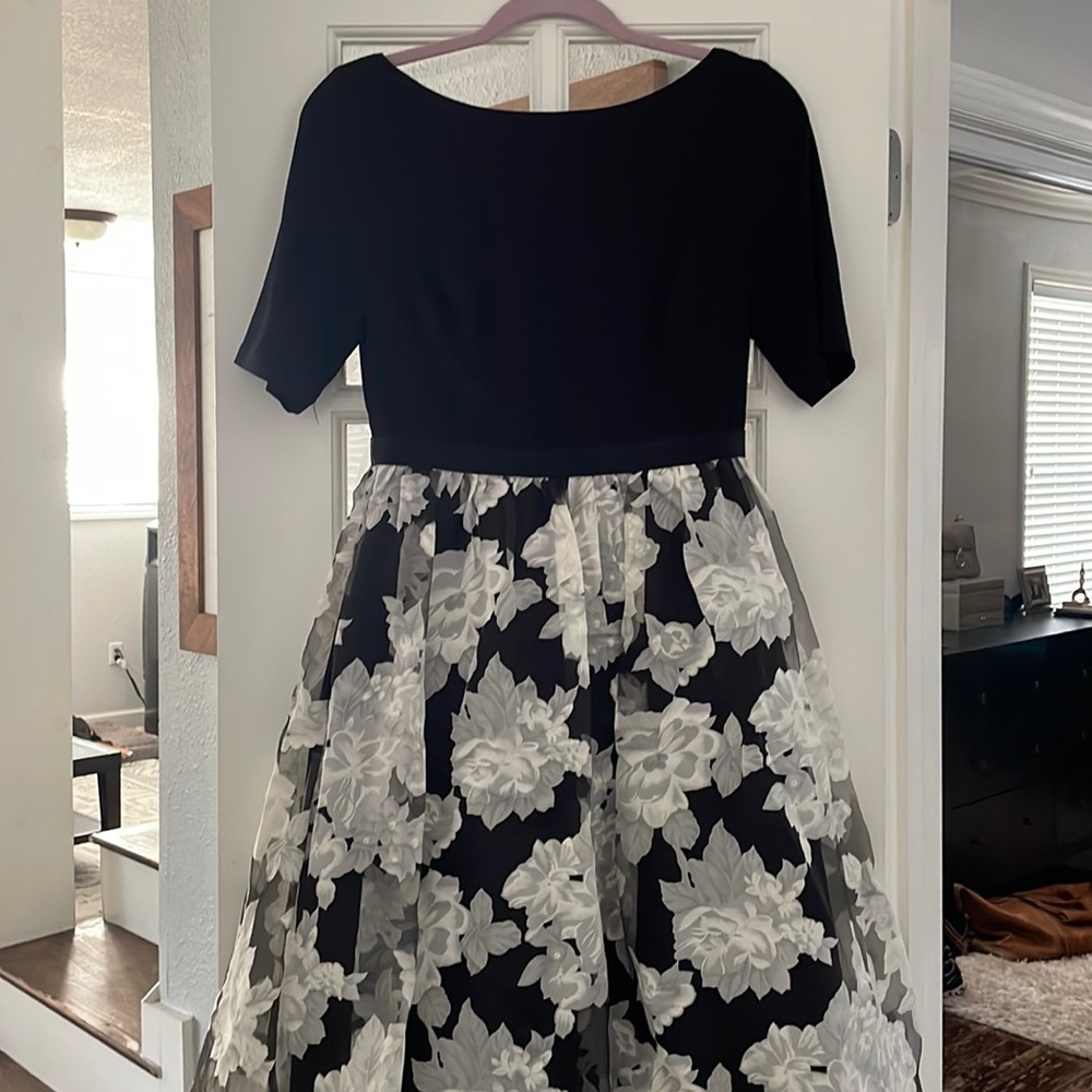 Adrianna Pappel ballerina cocktail dress, US size 6, black and white floral